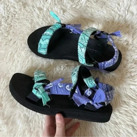 ARIZONA LOVE Trekky Bandana Sandals in Blue and Purple - Picture 6 of 9